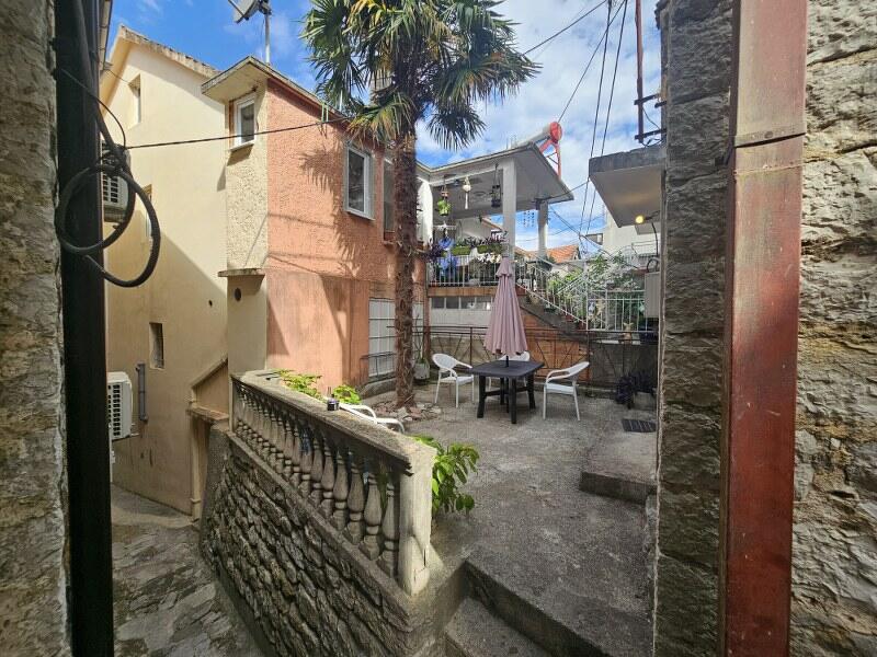 Дом в Тивате, Черногория, 105 м² - фото 9