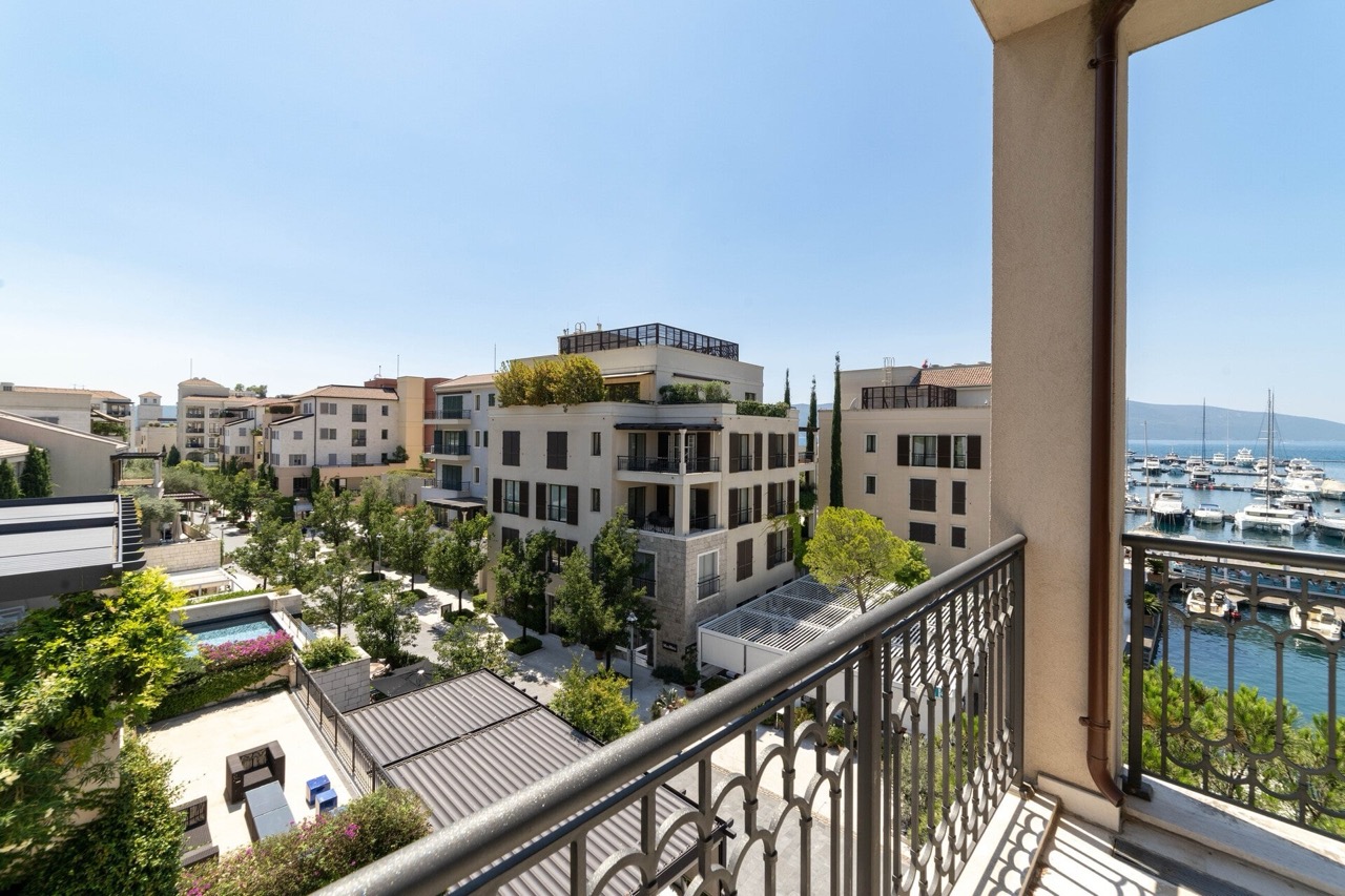 Квартира в Тивате, Черногория, 228 м² - фото 5