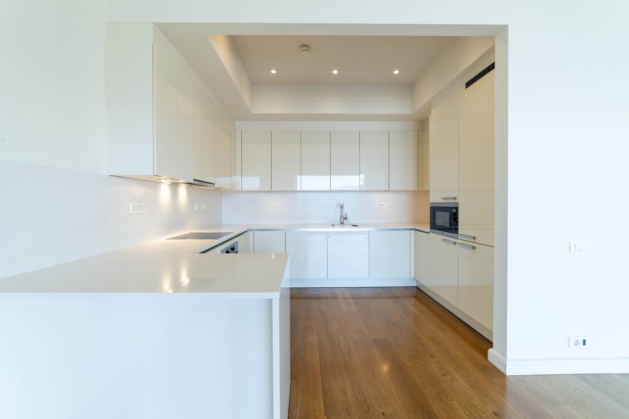 Квартира в Тивате, Черногория, 228 м² - фото 17