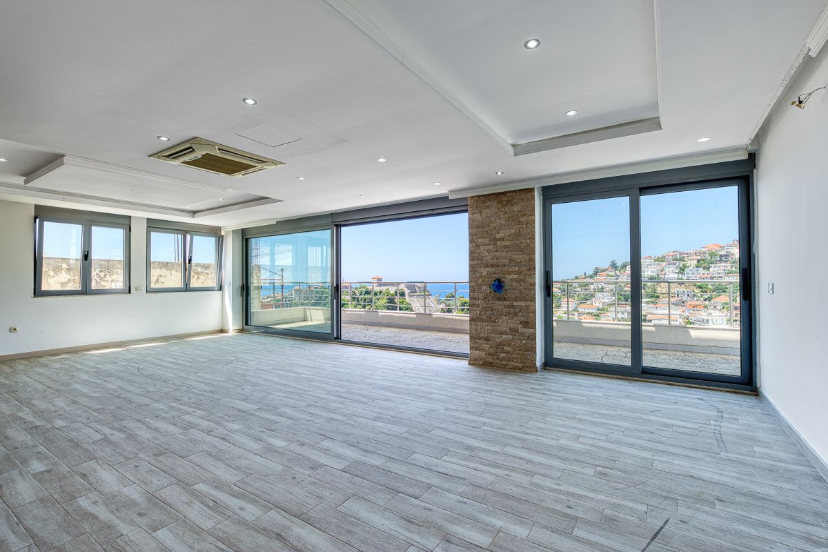 Квартира в Улцине, Черногория, 320 м² - фото 1