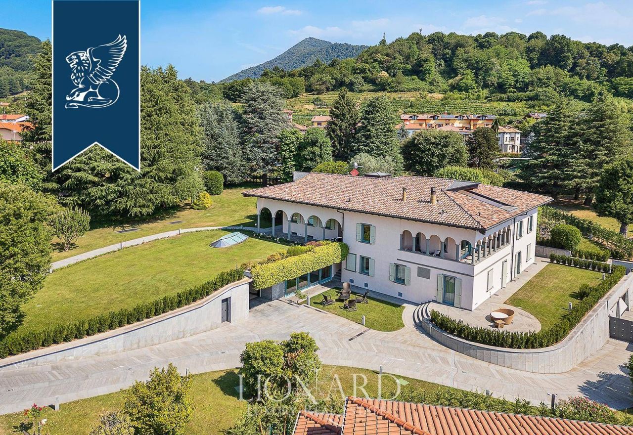 Вилла в Бергамо, Италия, 997 м² - фото 1