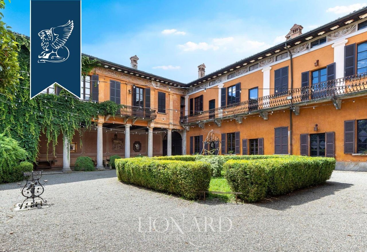 Вилла в Варесе, Италия, 2 600 м² - фото 2