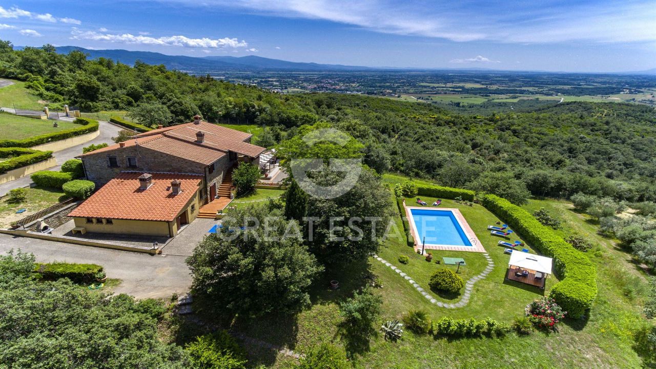 Дом Civitella in Val di Chiana, Италия, 428 м² - фото 1