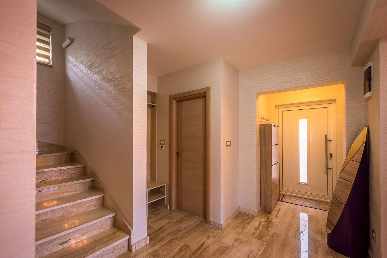 Вилла в Тивате, Черногория, 380 м² - фото 4