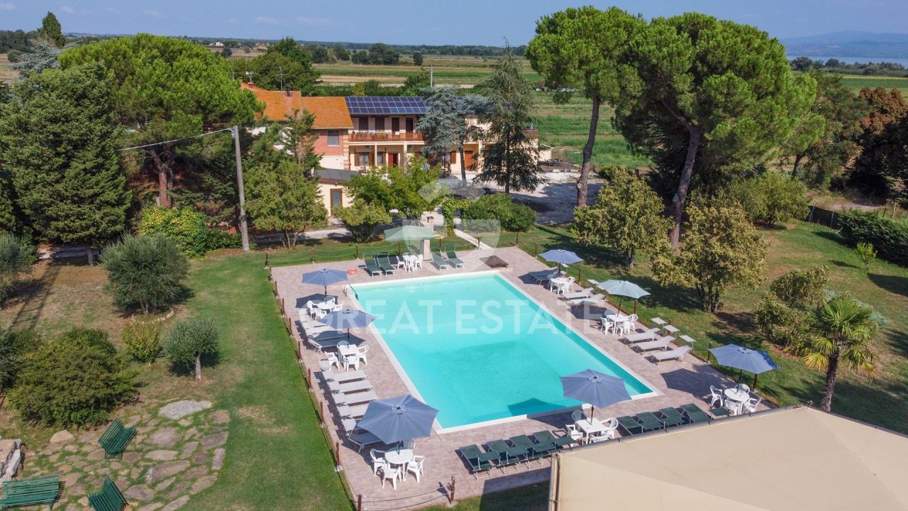 Дом в Кастильоне-дель-Лаго, Италия, 630.9 м² - фото 2