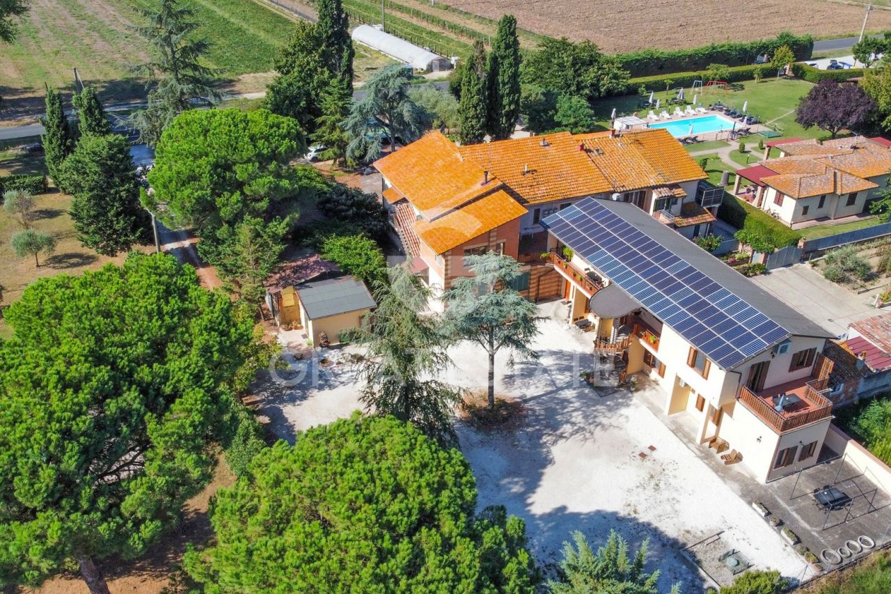 Дом в Кастильоне-дель-Лаго, Италия, 630.9 м² - фото 3