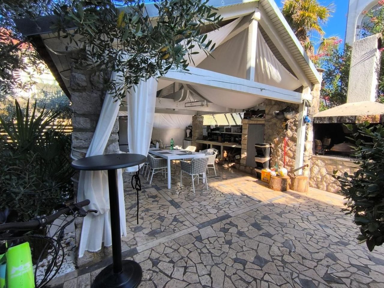 Отель, гостиница Malinska, Хорватия, 400 м² - фото 8