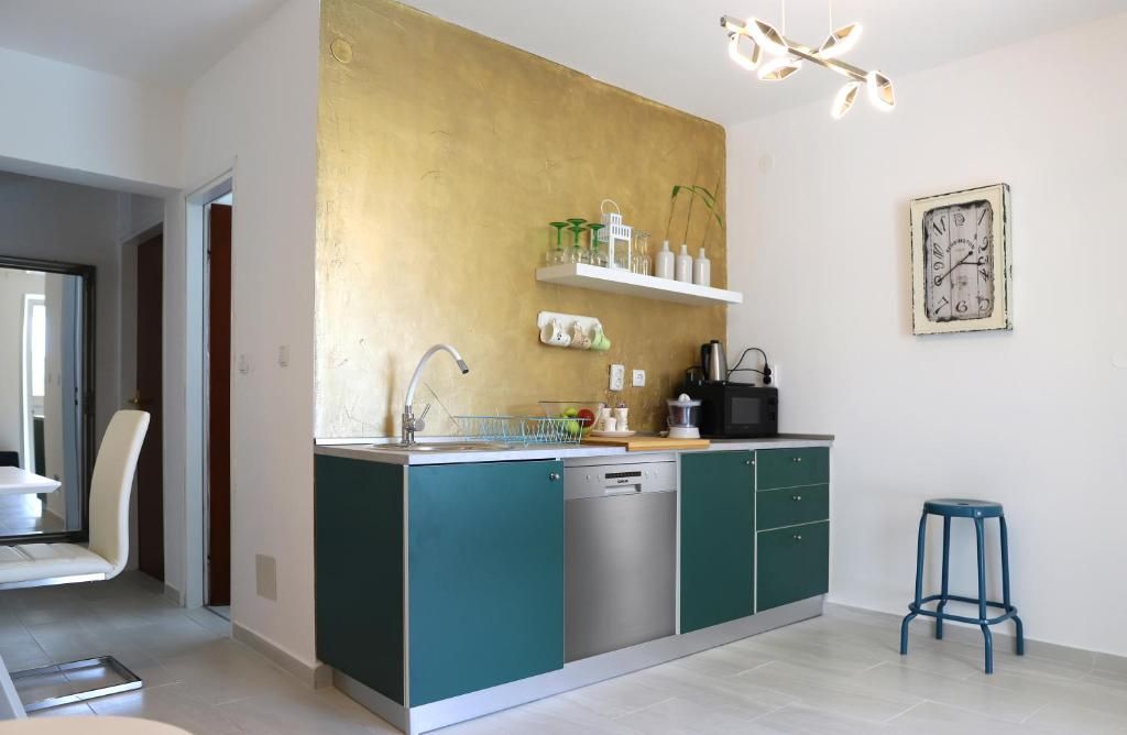 Отель, гостиница Malinska, Хорватия, 400 м² - фото 14