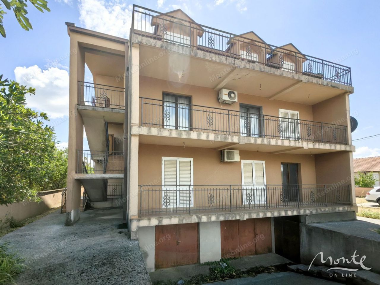 Дом в Подгорице, Черногория, 385 м² - фото 1