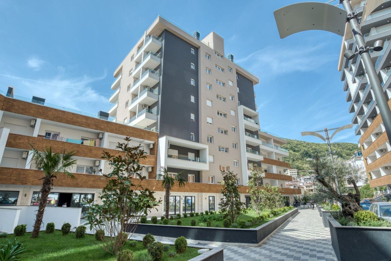 Кафе, ресторан в Будве, Черногория, 19 м² - фото 1