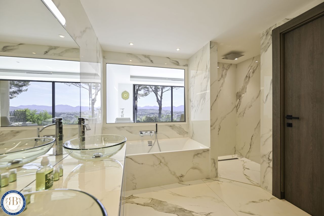 Вилла в Мужене, Франция, 390 м² - фото 13