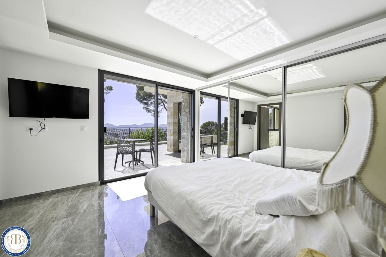 Вилла в Мужене, Франция, 390 м² - фото 11