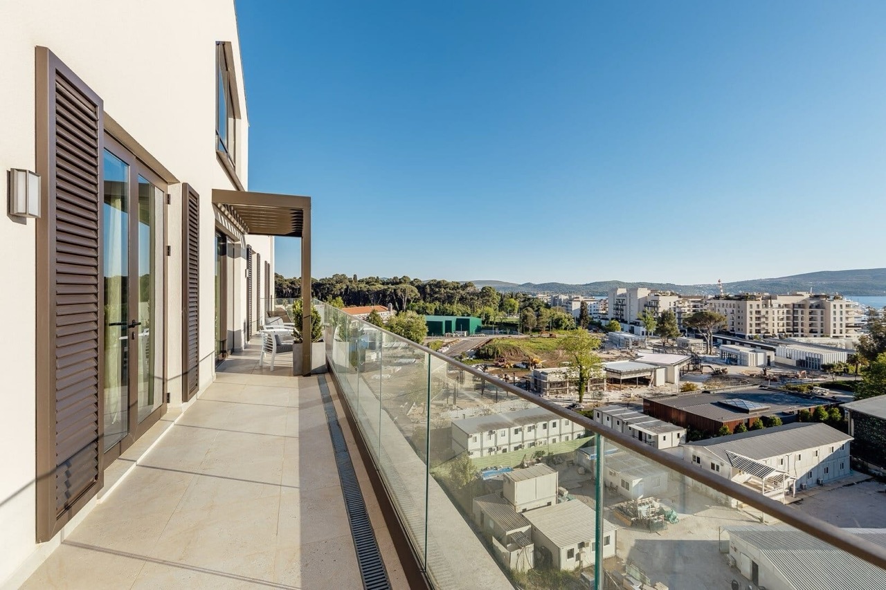 Квартира в Тивате, Черногория, 179 м² - фото 8