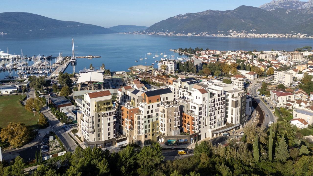 Квартира в Тивате, Черногория, 91 м² - фото 1