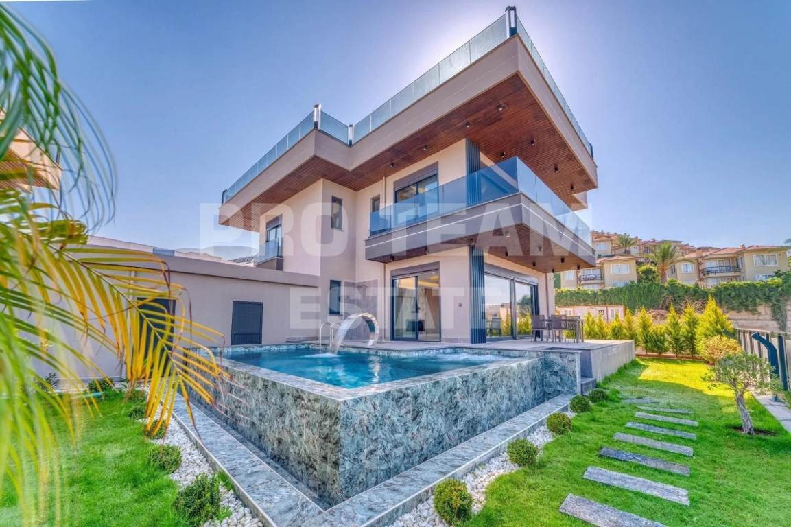 Вилла в Алании, Турция, 270 м² - фото 1