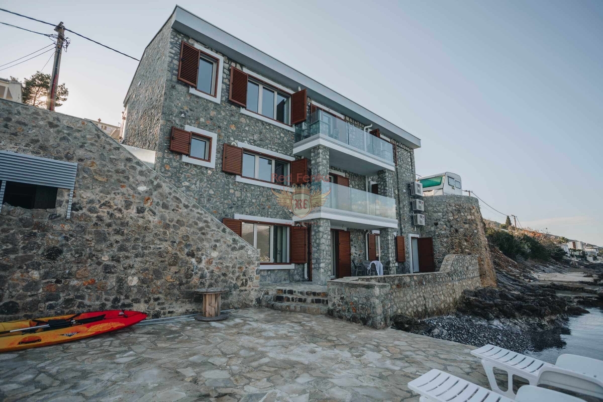 Дом на полуострове Луштица, Черногория, 300 м² - фото 1