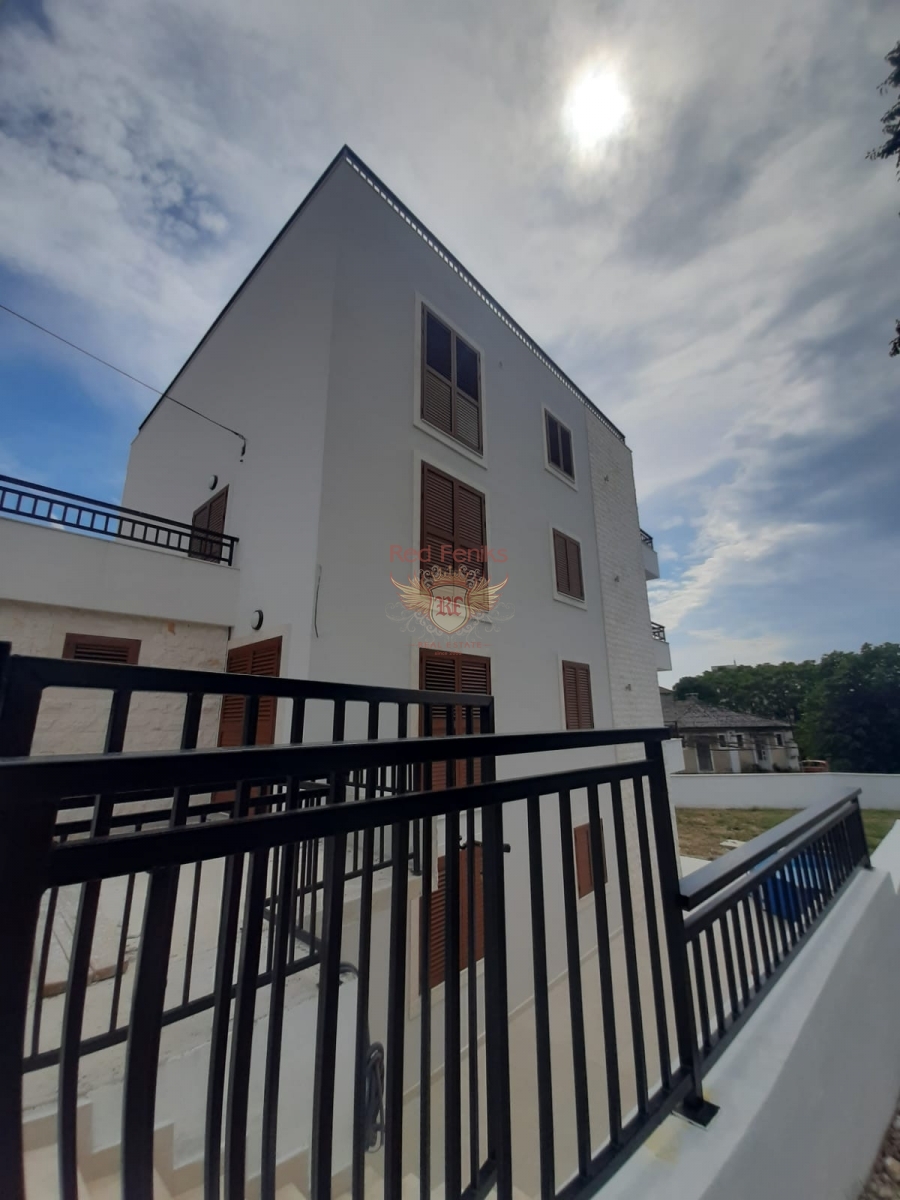 Квартира в Тивате, Черногория, 105 м² - фото 1