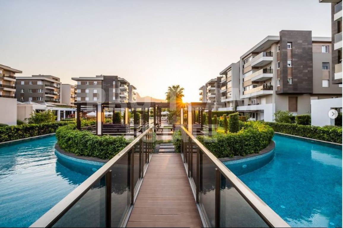 Квартира в Анталии, Турция, 200 м² - фото 1