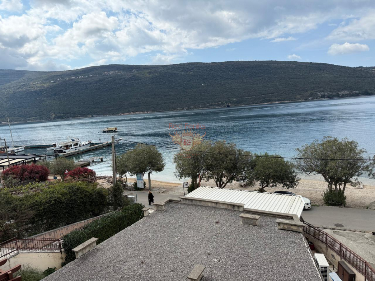 Квартира в Херцег-Нови, Черногория, 80 м² - фото 1