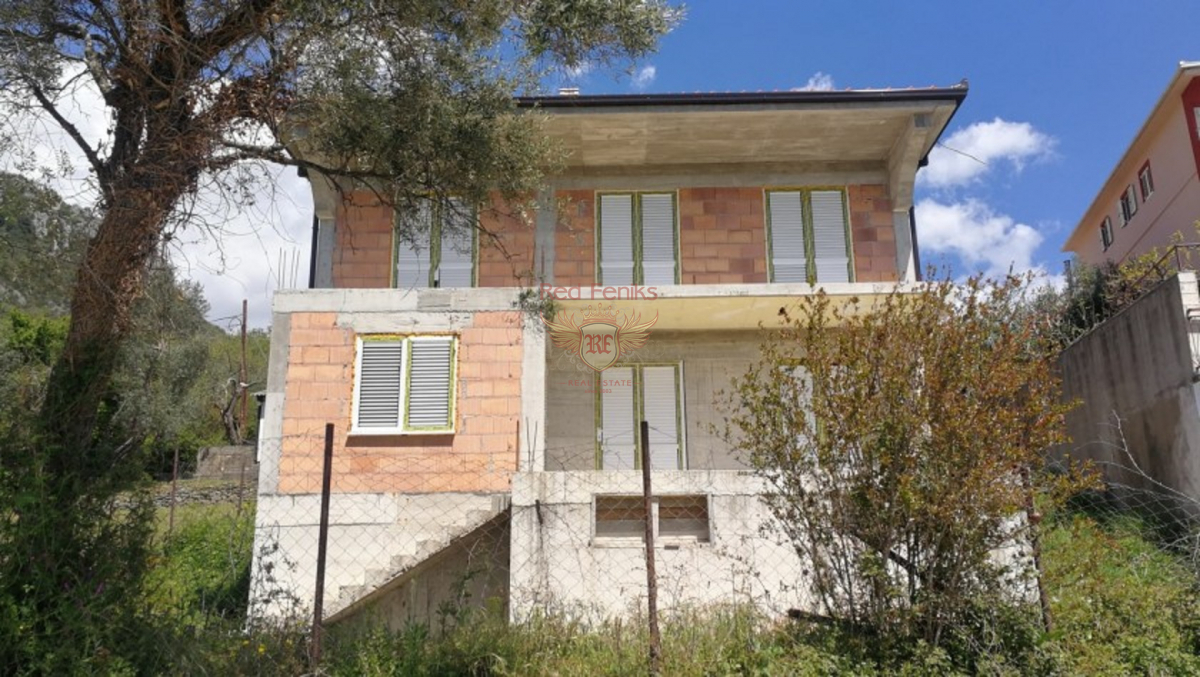 Дом в Херцег-Нови, Черногория, 200 м² - фото 1