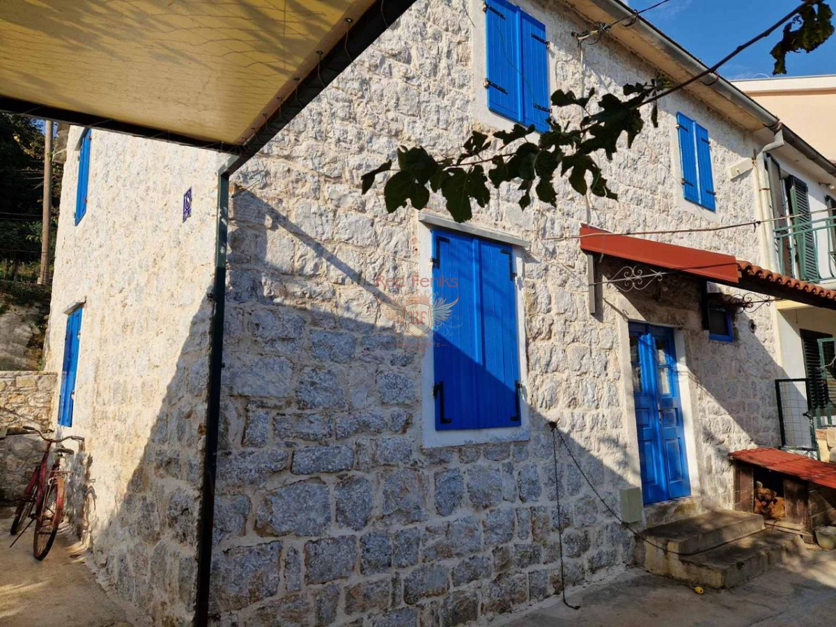 Дом в Херцег-Нови, Черногория, 103 м² - фото 1