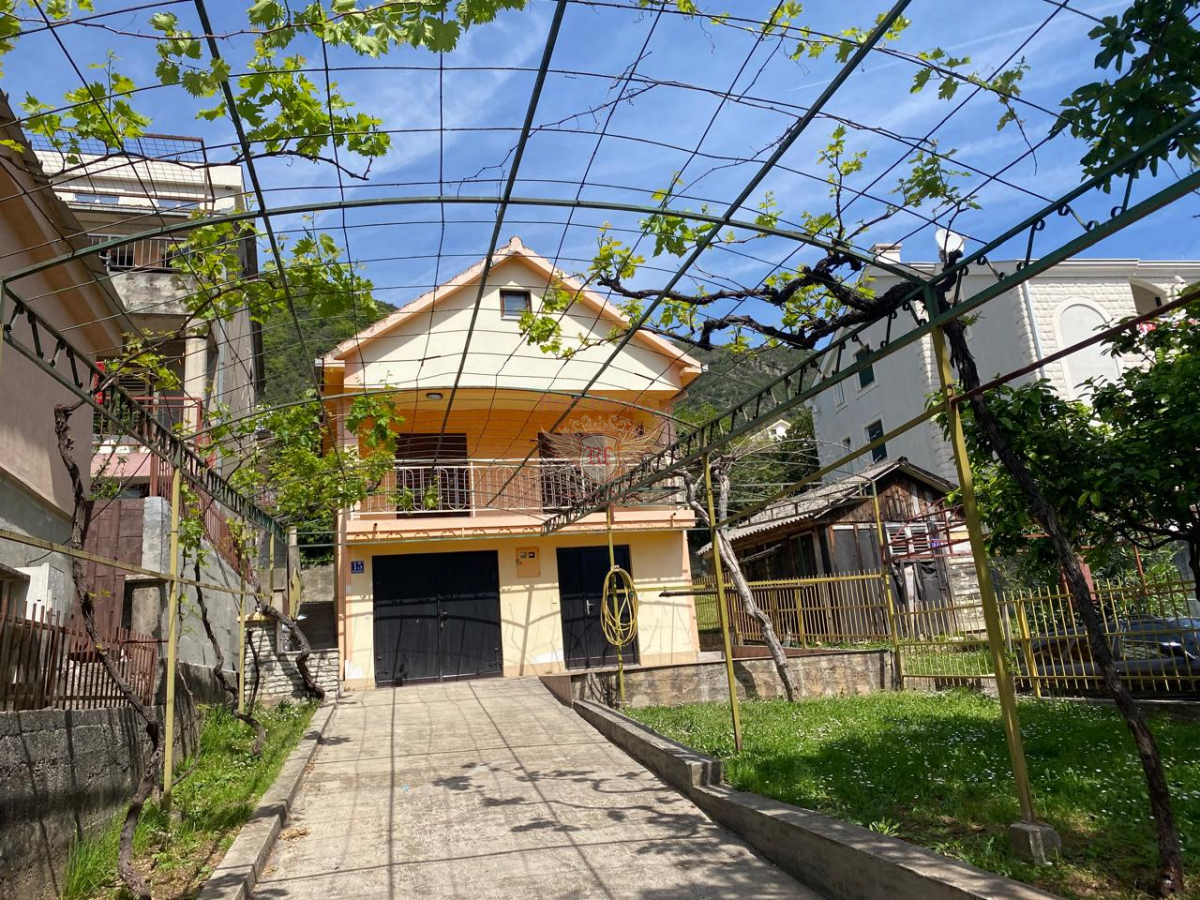 Дом в Херцег-Нови, Черногория, 120 м² - фото 1