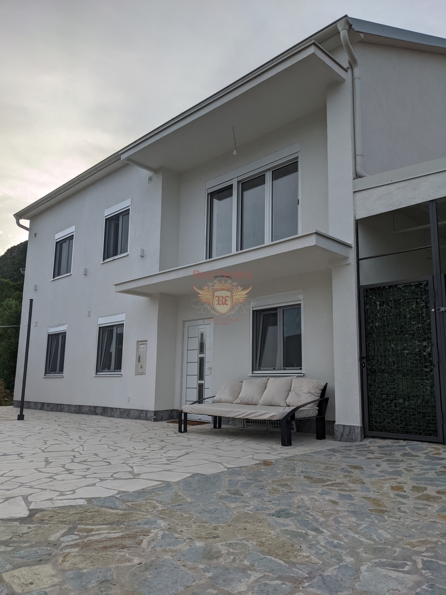 Дом в Херцег-Нови, Черногория, 136 м² - фото 1