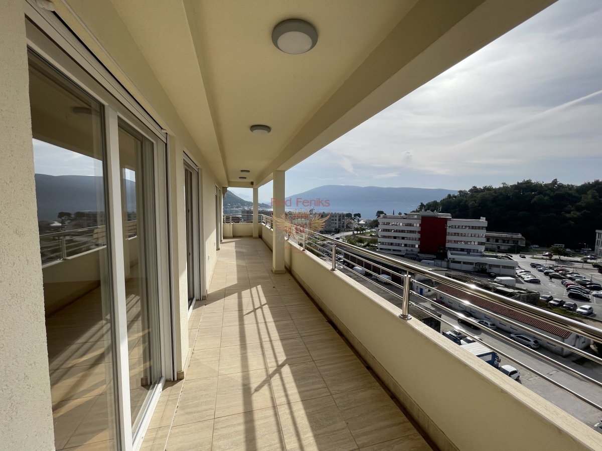 Квартира в Херцег-Нови, Черногория, 132 м² - фото 1