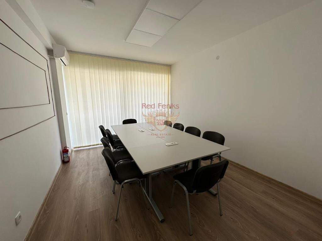 Коммерческая недвижимость в Будве, Черногория, 2 800 м² - фото 1