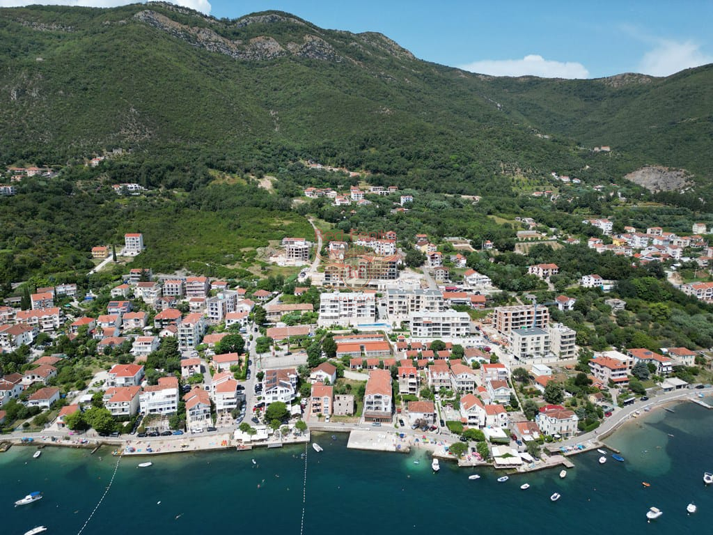 Квартира в Херцег-Нови, Черногория, 50 м² - фото 1