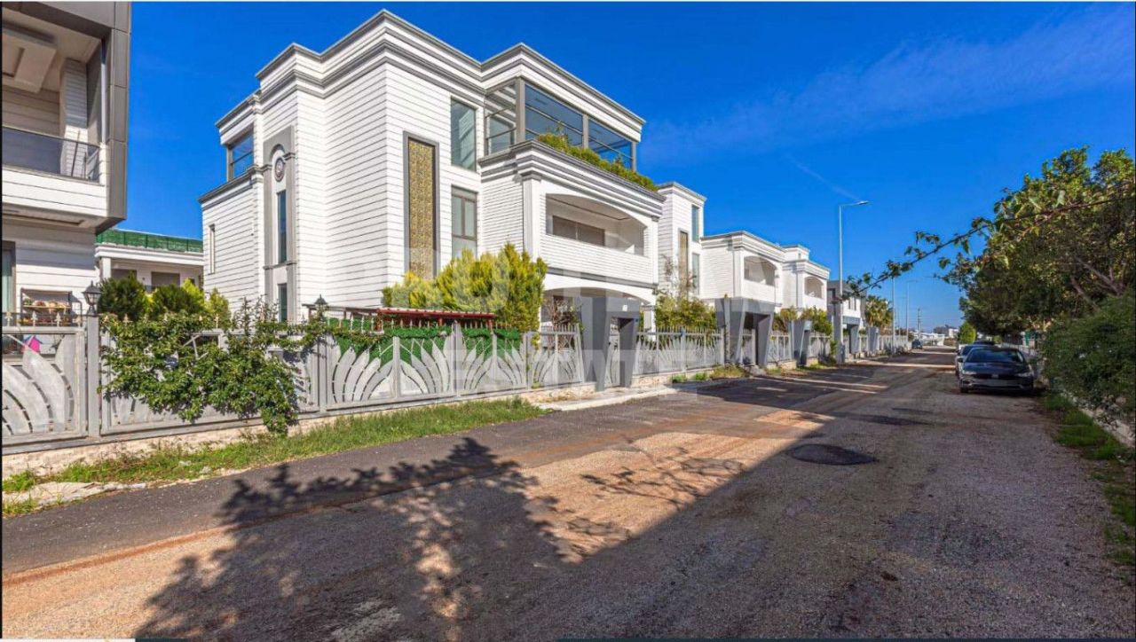 Вилла в Анталии, Турция, 750 м² - фото 2