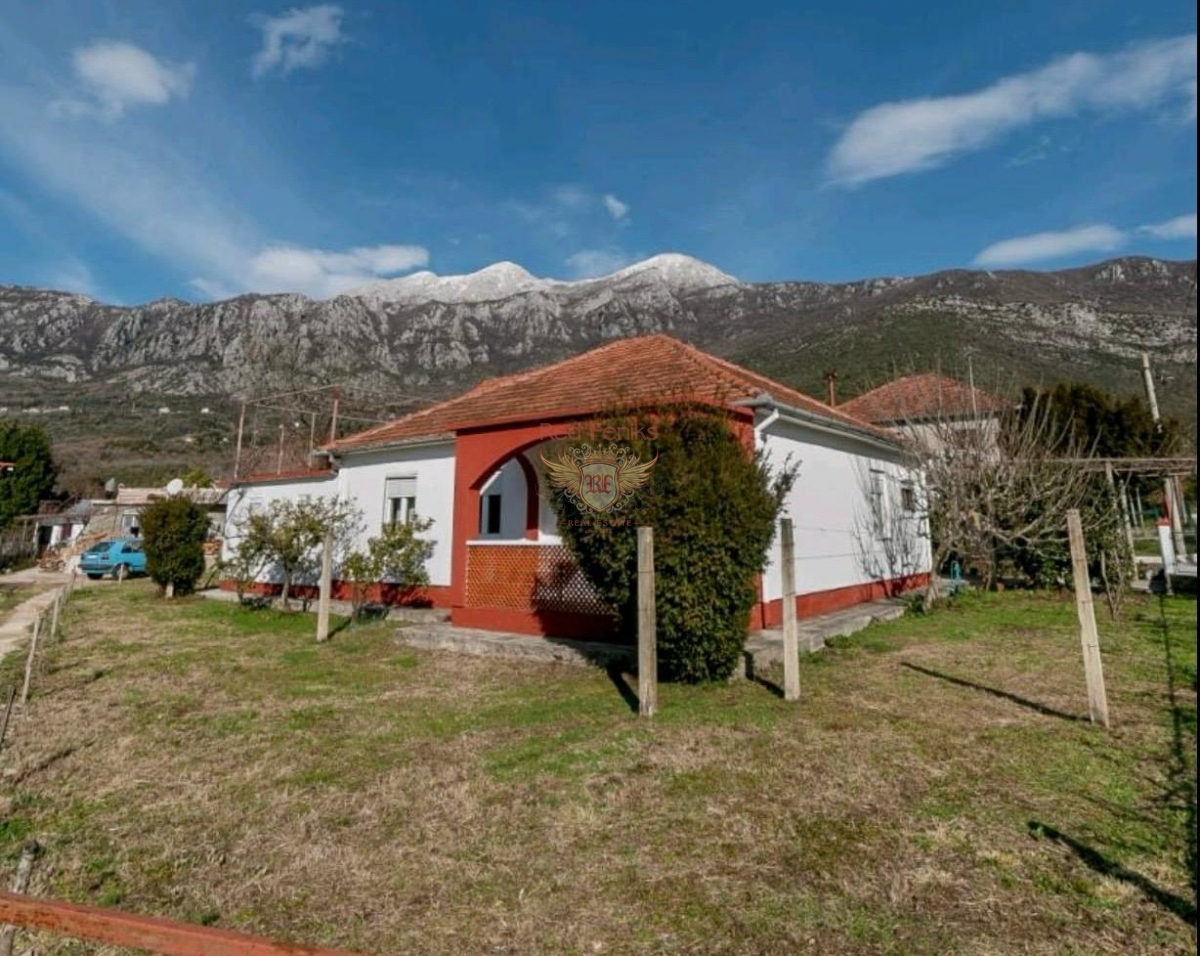 Дом в Херцег-Нови, Черногория, 152 м² - фото 1