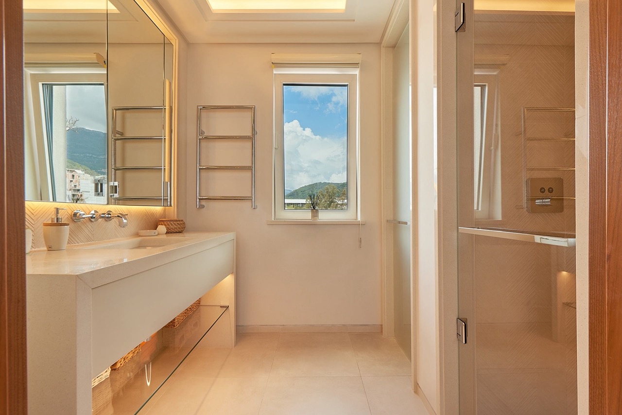 Квартира в Тивате, Черногория, 152 м² - фото 12