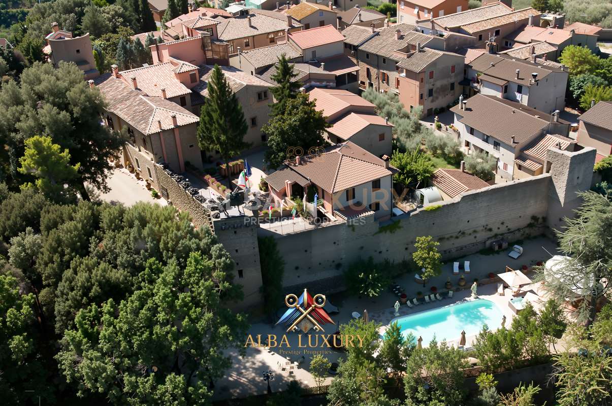 Апартаменты в Деруте, Италия, 2 500 м² - фото 1