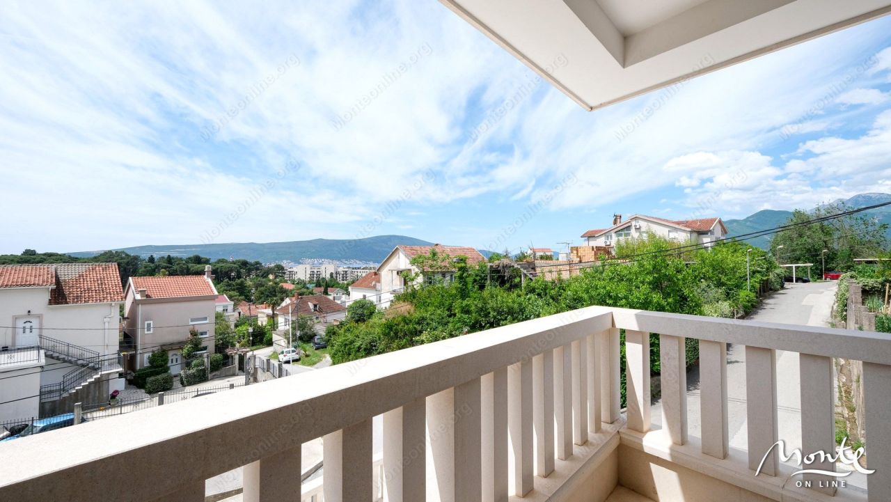 Апартаменты в Тивате, Черногория, 50 м² - фото 1
