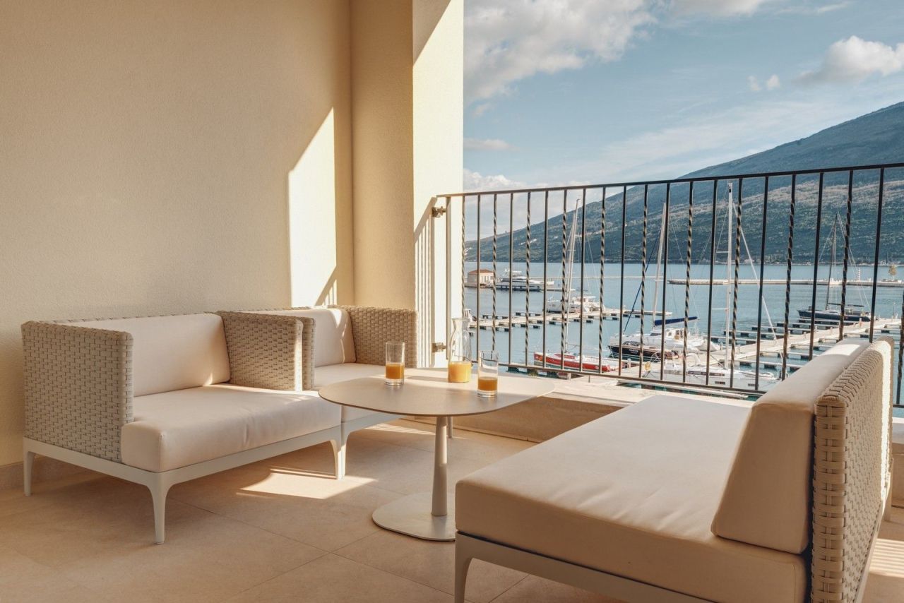 Апартаменты в Херцег-Нови, Черногория, 120 м² - фото 1