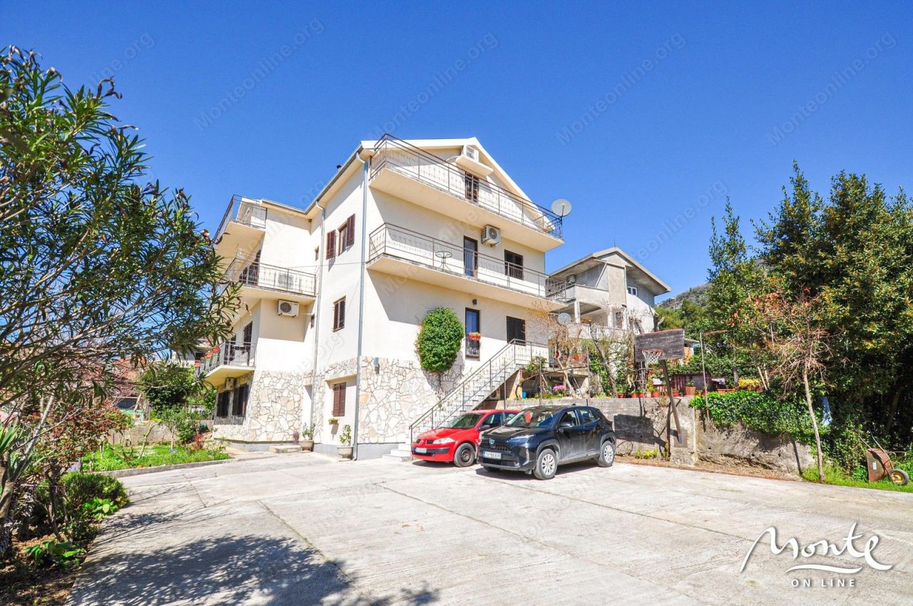Вилла в Тивате, Черногория, 525 м² - фото 1