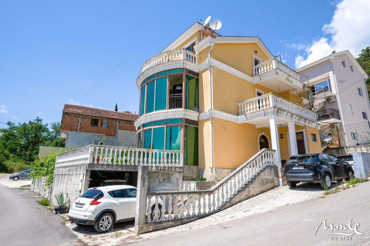Вилла в Тивате, Черногория, 316 м² - фото 1