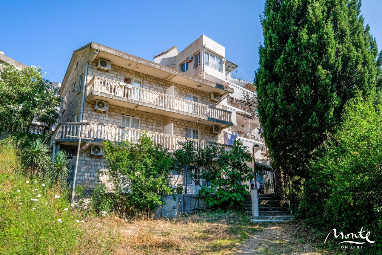 Вилла в Бечичи, Черногория, 195 м² - фото 1