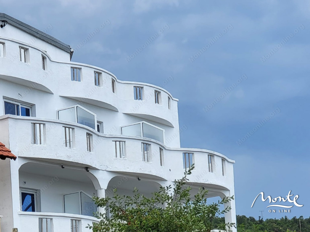 Отель, гостиница в Утехе, Черногория, 300 м² - фото 1