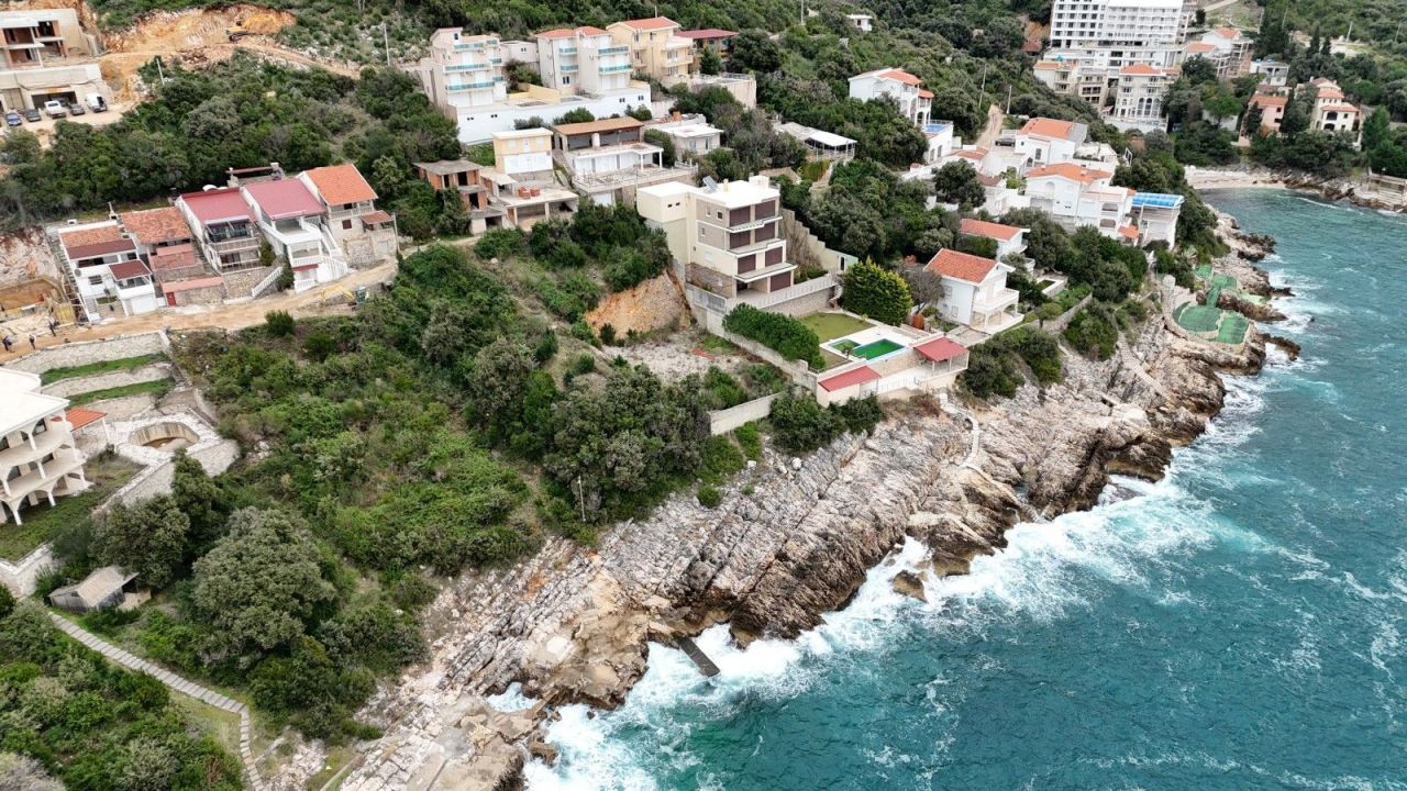 Земля в Утехе, Черногория, 805 м² - фото 1
