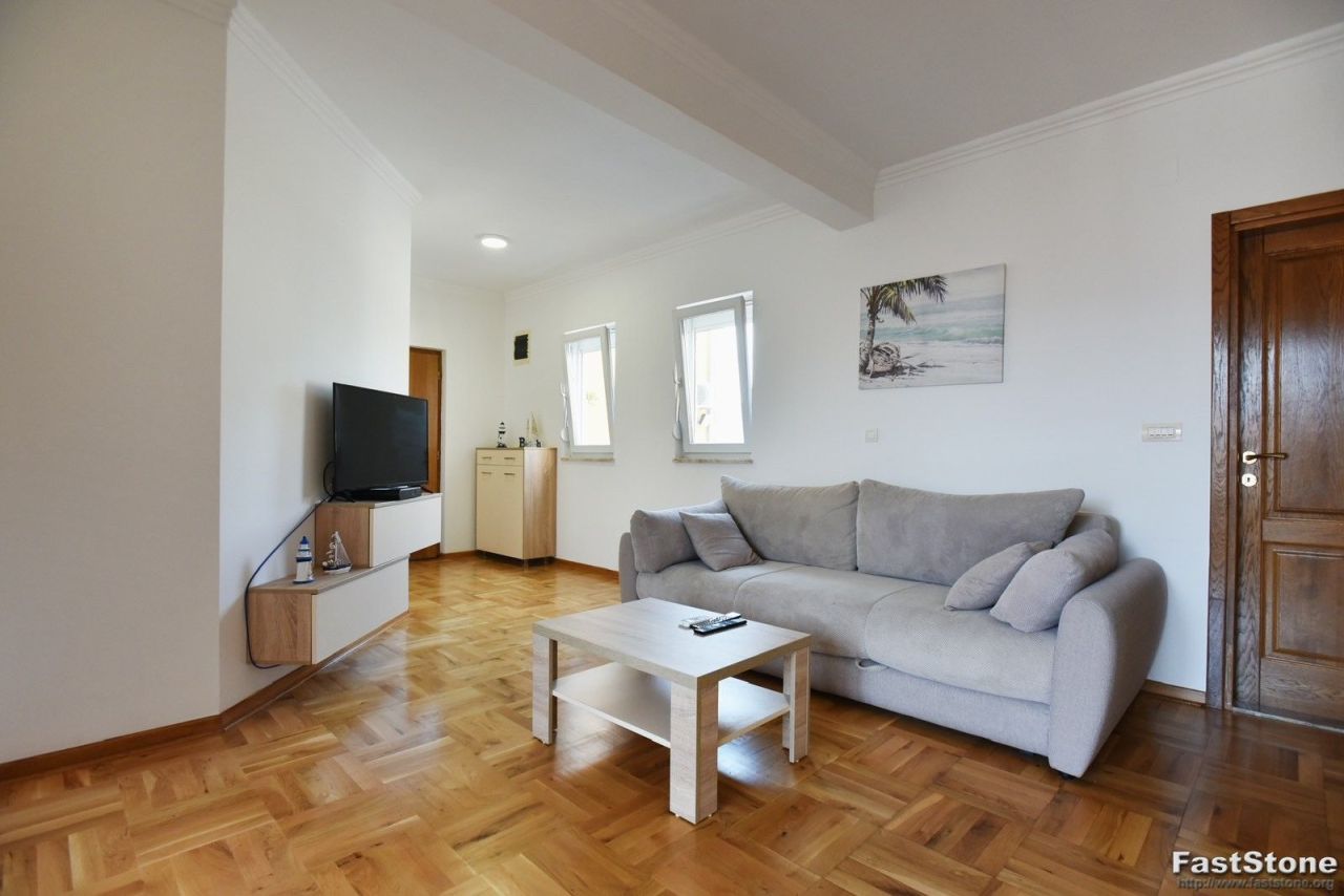 Апартаменты в Биеле, Черногория, 47 м² - фото 1