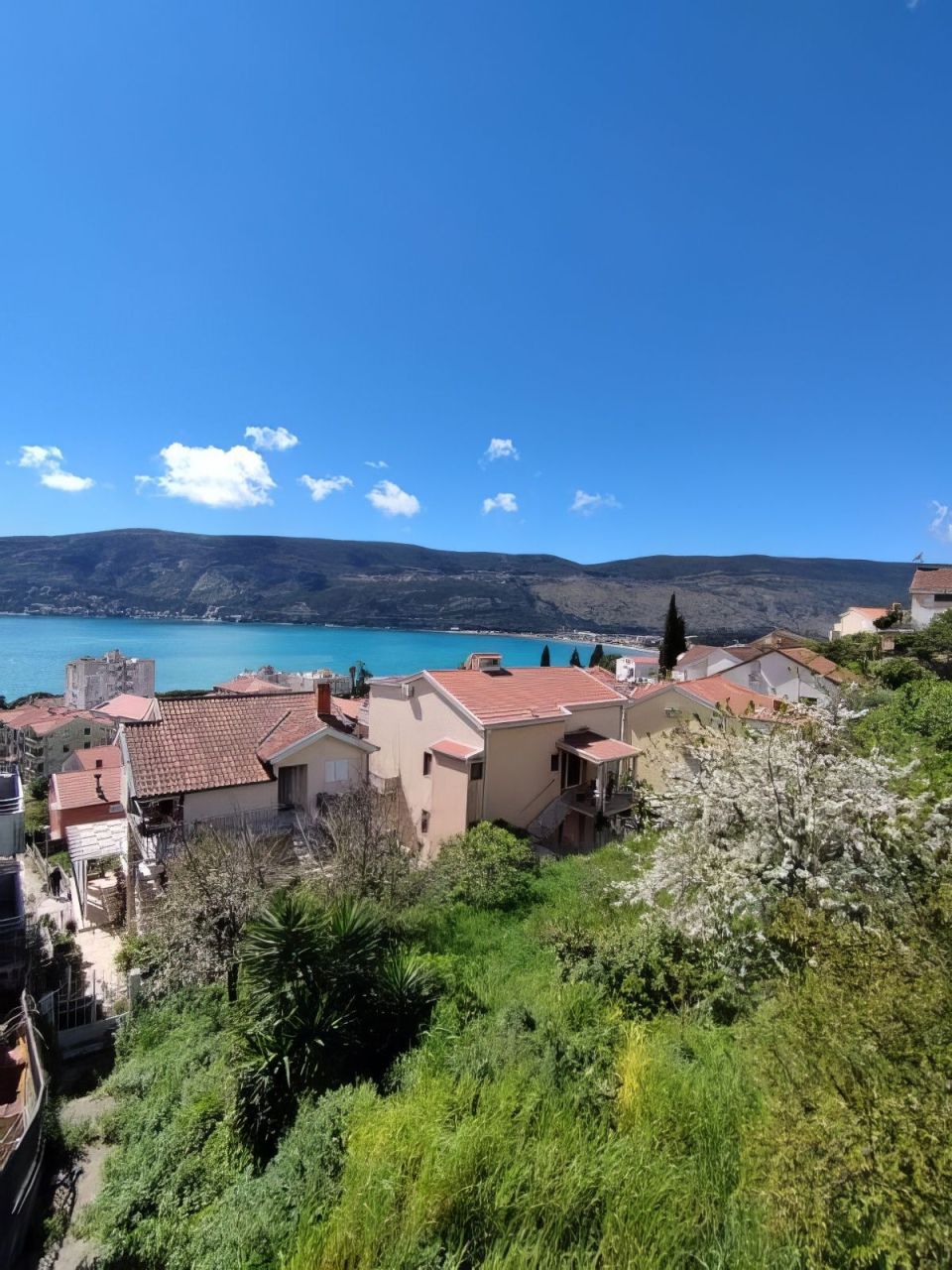 Апартаменты в Херцег-Нови, Черногория, 72 м² - фото 1