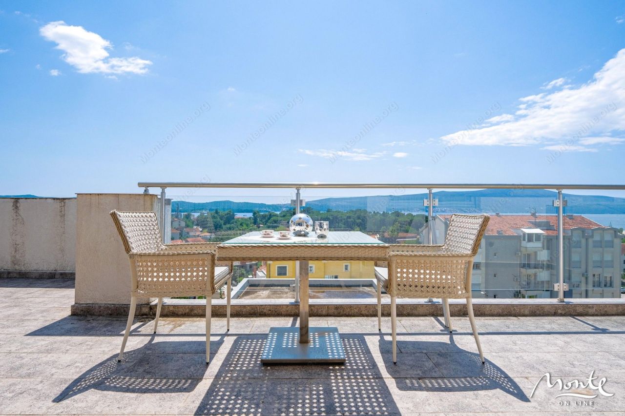 Апартаменты в Тивате, Черногория, 116 м² - фото 1