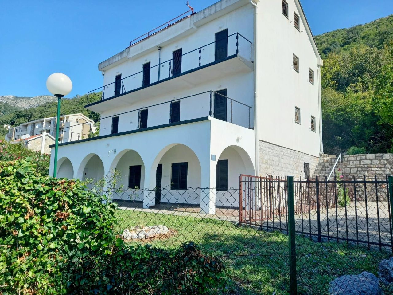 Отель, гостиница в Петроваце, Черногория, 480 м² - фото 1