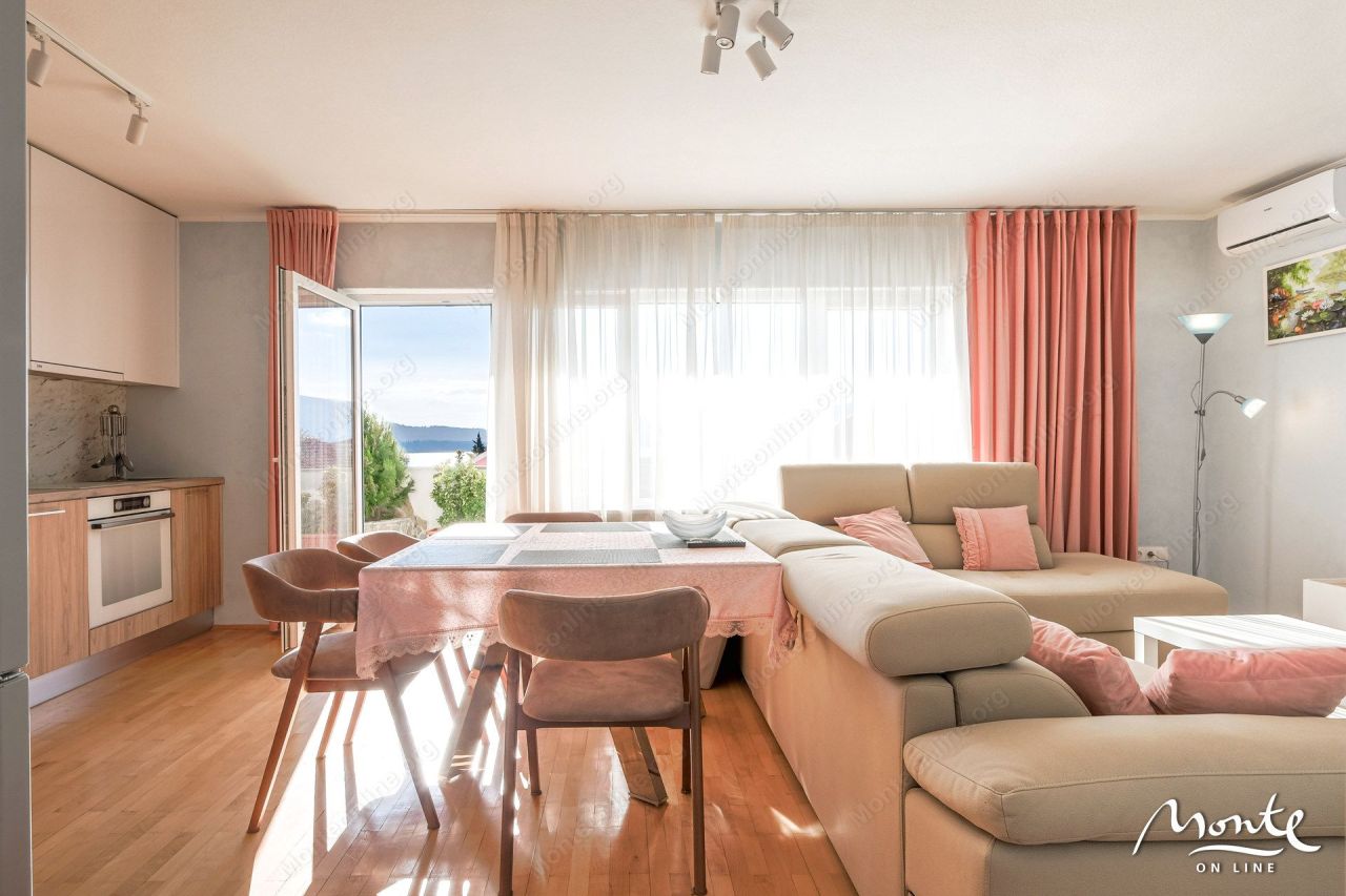 Апартаменты в Тивате, Черногория, 84 м² - фото 1