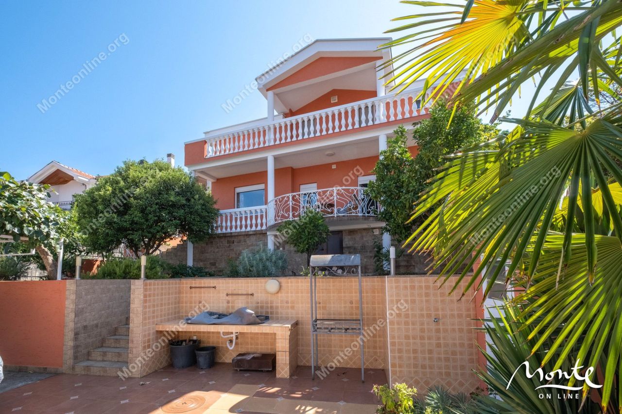 Вилла в Крашичах, Черногория, 89 м² - фото 2