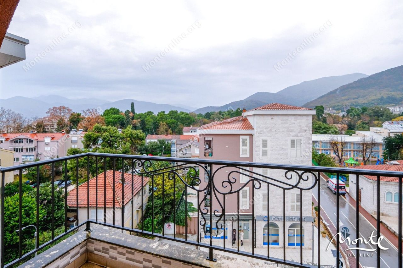 Апартаменты в Тивате, Черногория, 49 м² - фото 2