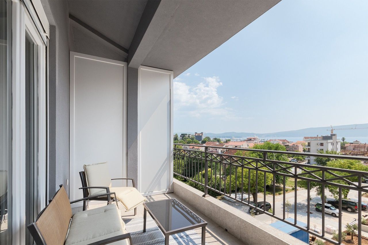 Апартаменты в Тивате, Черногория, 92 м² - фото 2