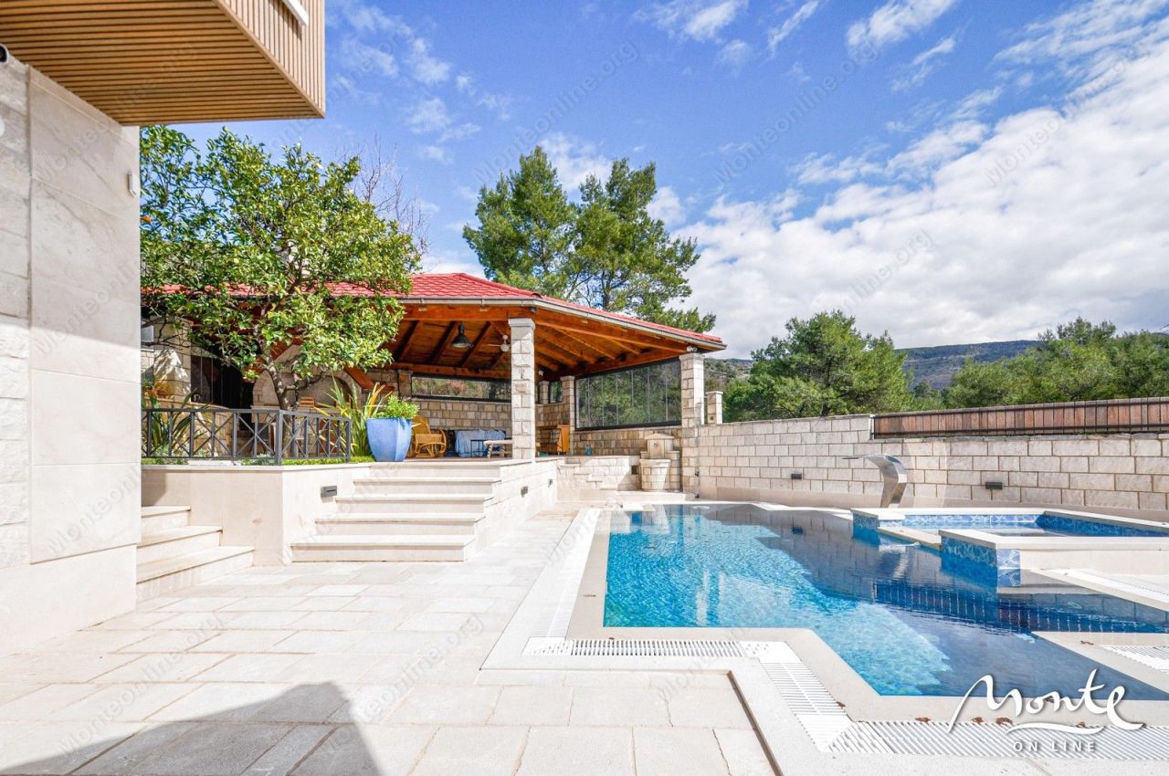 Вилла в Тивате, Черногория, 240 м² - фото 3